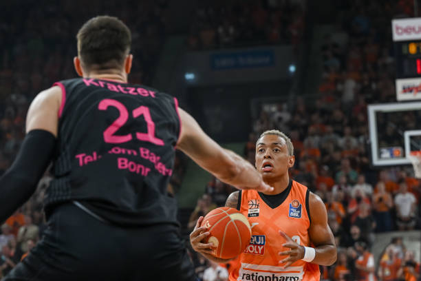 了深厚的情 了深厚的情